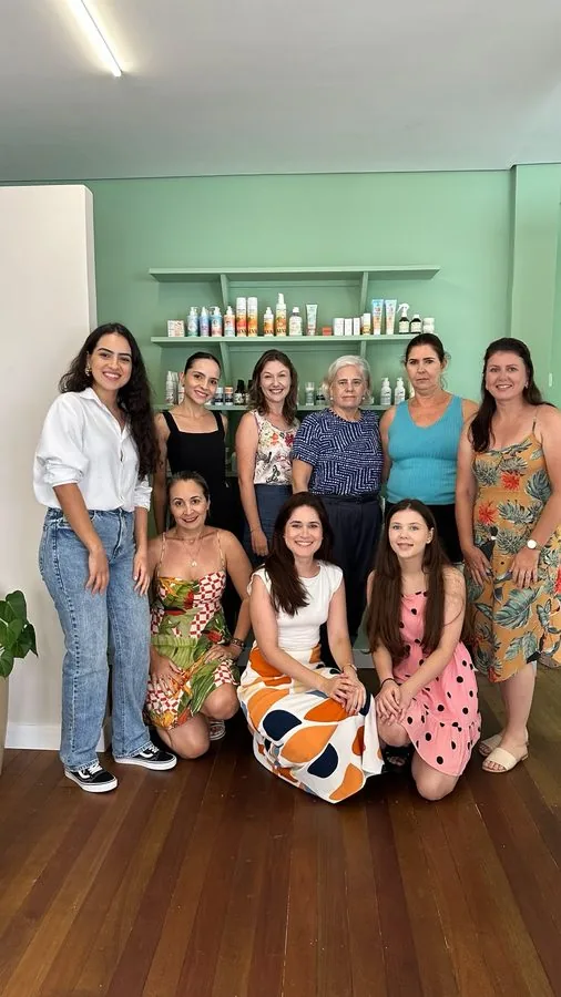 Workshop Acalanto — grupo de alunas na loja